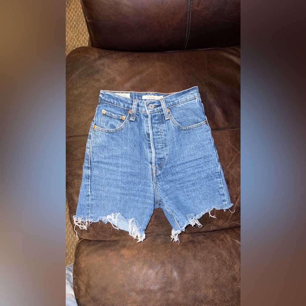 COPY - Levi’s rib cage shorts